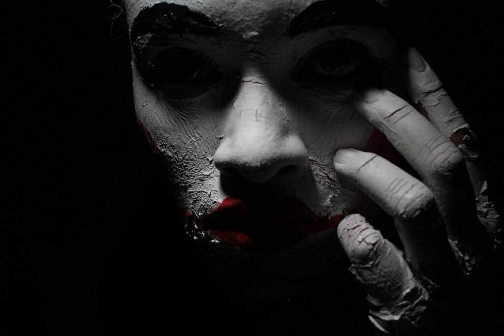clown red characteristics